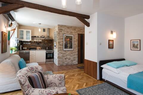 Angel's studio - Jewish Quarter, Old Town (AirCon)