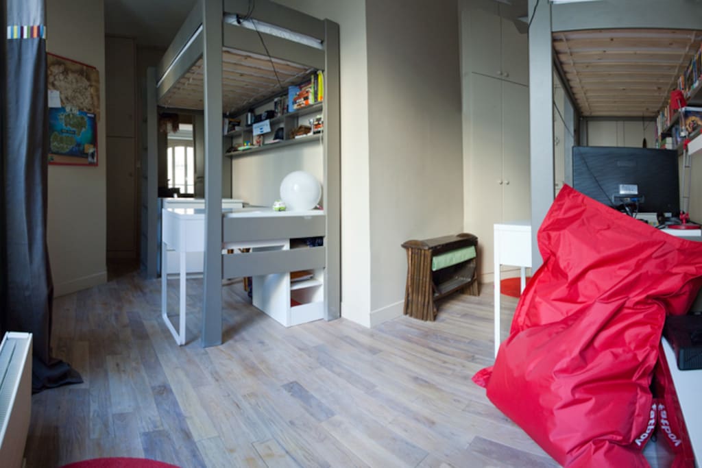 A desk and confortable cushion
