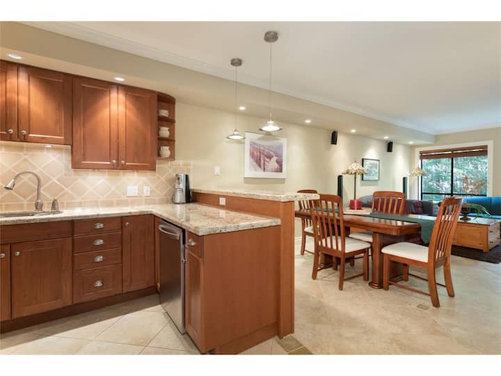3 Bdrm Blackcomb Slopeside Forest Retreat - 英屬哥倫比亞