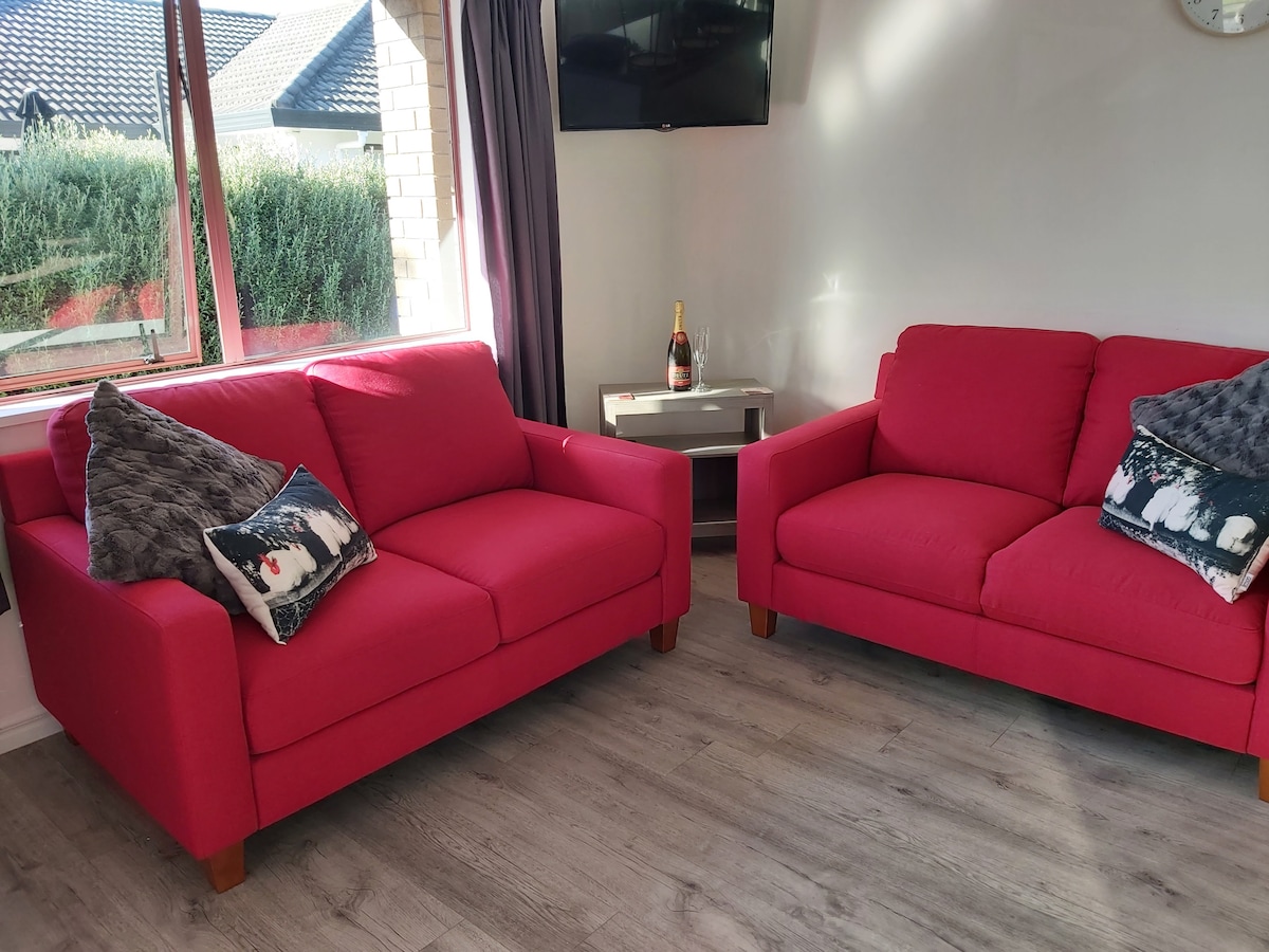 Top Airbnb: Reilly Ave, Mount Maunganui, 700m walk to beach in Mount Maunganui