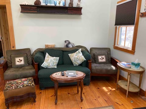 Top Airbnb: Oak bluffs cottage Perfect place to honeymoon! in Oak Bluffs