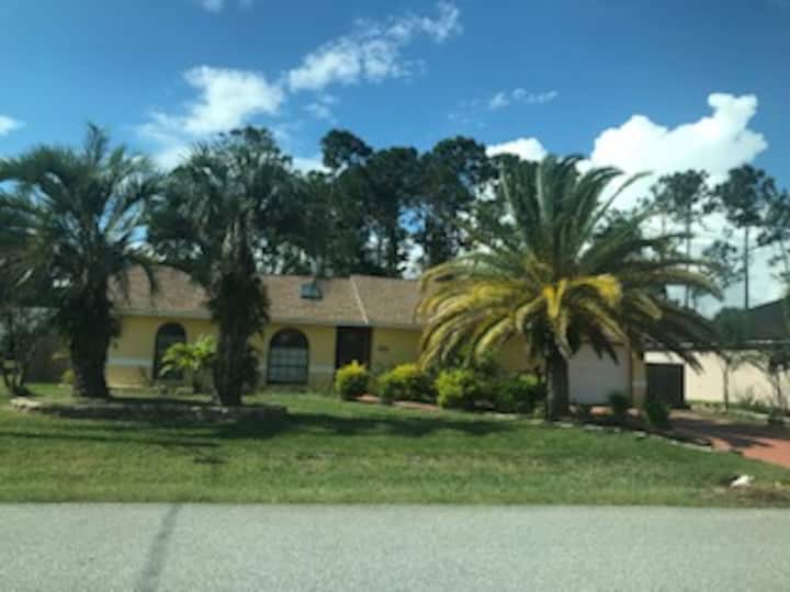 Heated Pool Home 3/2 Fenced Yard Close To Beach - Palm Coast, FL