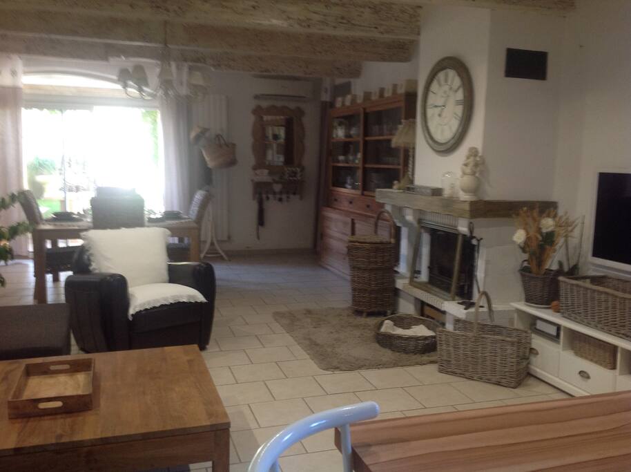 Salle à manger salon et cuisine en une seule pièce de 60 m2