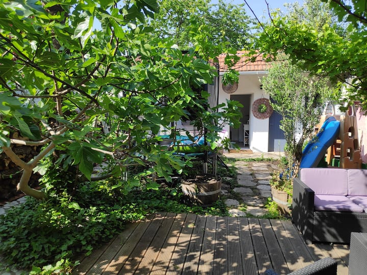 In outbuilding+PDJ BIO+CLIM+Station+CALM+GARDEN Houses for Rent in