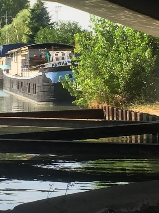 La Péniche AVRIL