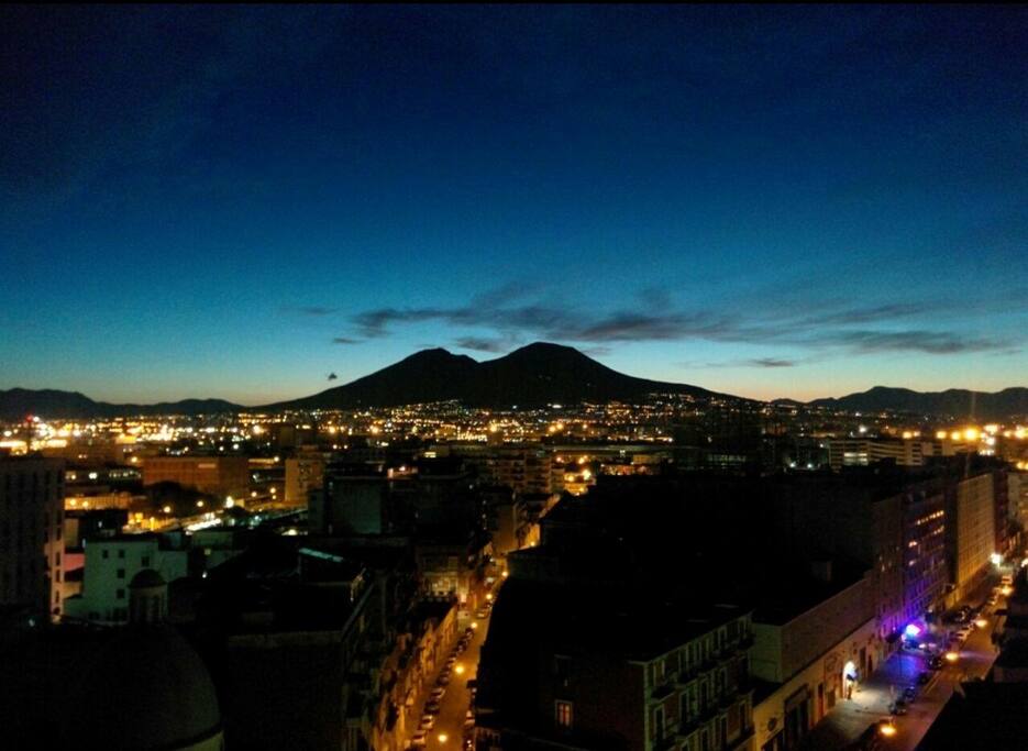 Vista panoramica notturna dalla REGAL HOME montagna "Vesuvio"