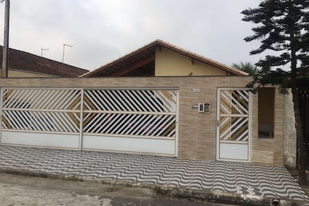 Casa PG de 1 dormitório 200 metros da praia