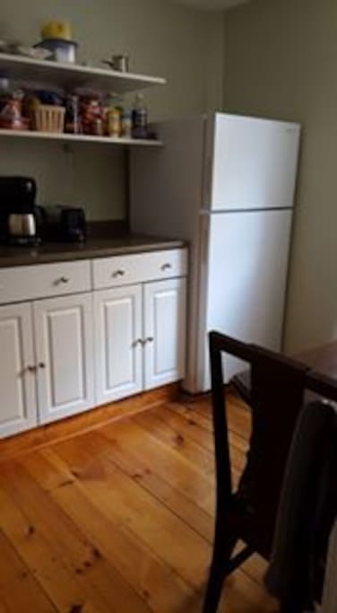 KITCHENETTE