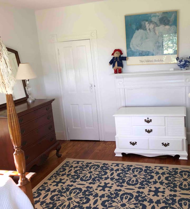Another view of the "blue room."