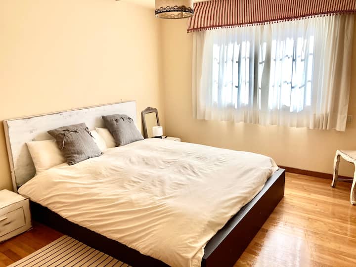 Bedroom with a 150 bed