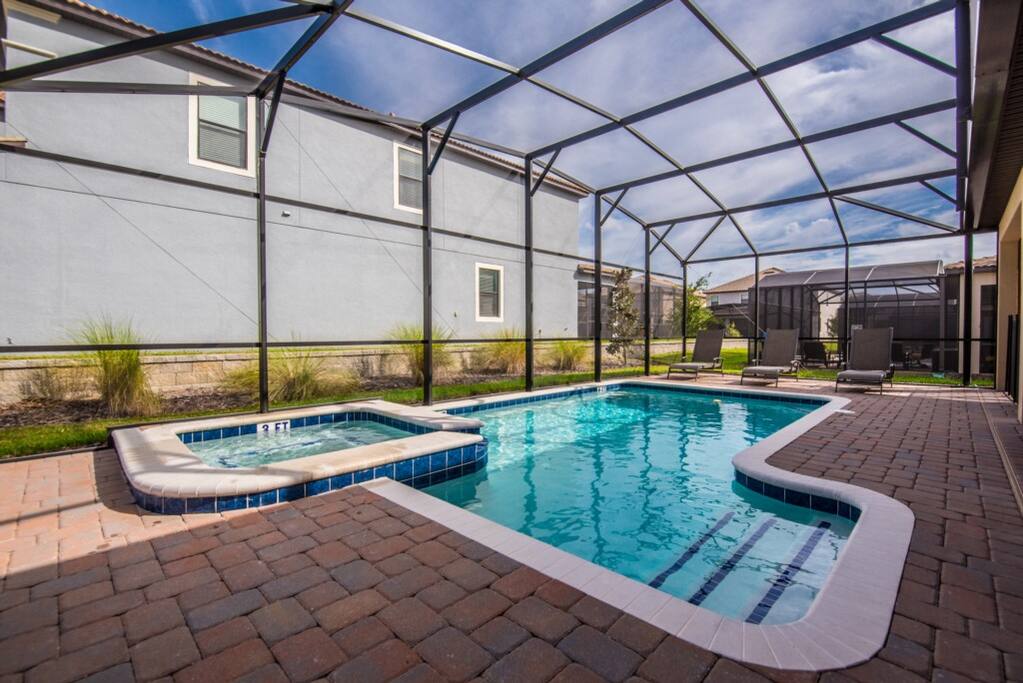 1458RollingFairwayDr-57