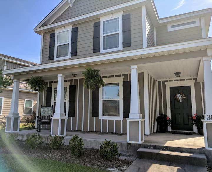 Peaceful Savannah Retreat (3 bedroom,2.5 bath)
