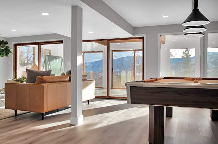 Grand Mountain View Retreat With 3 Full Suites - Colorado Springs, CO