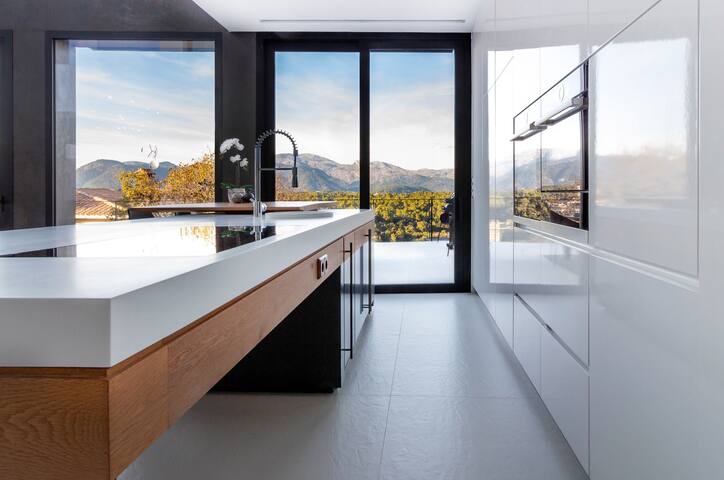 Montblau: Luxury home with breathtaking views gallery image 5