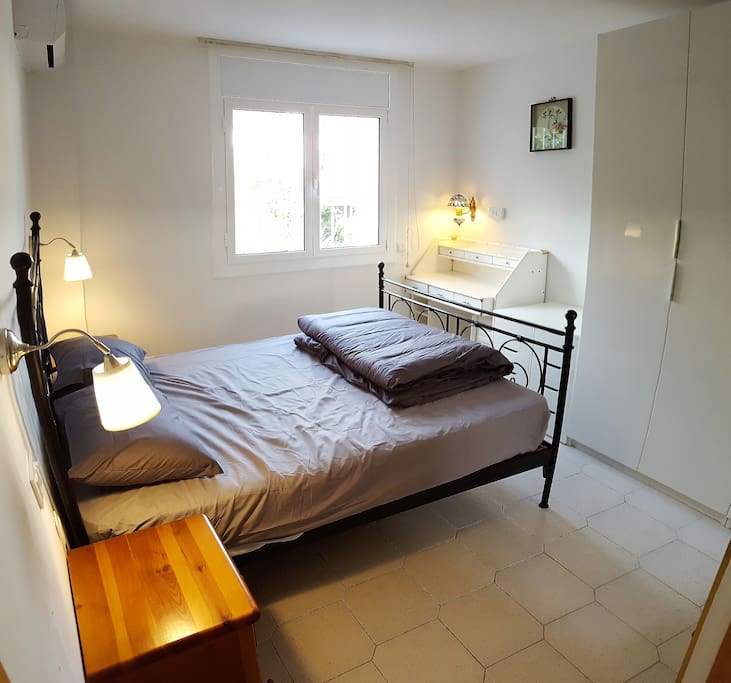 Habitacion Doble con baño privado, calefacción y aire acondicionado / Double room with private bathroom, heating and air-con