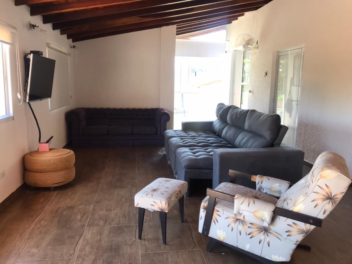 Airbnb em destaque: Heated pool, playroom, and plenty of fresh air! em Piracaia