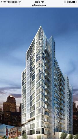 Cozy East Village DT condo with Stunning Views!