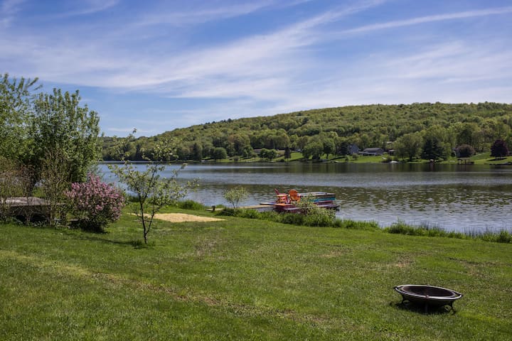 Private lakefront apartment - an oasis!!!