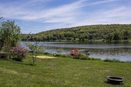 Private lakefront apartment - an oasis ! ! !