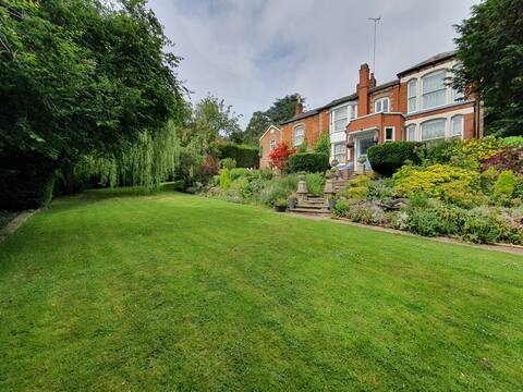 Spectacular Period Property. Large Gardens.