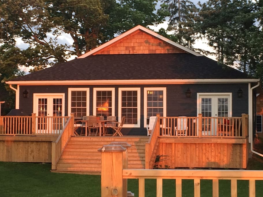 Open Concept & Views Of The Lake From All Principle Rooms!