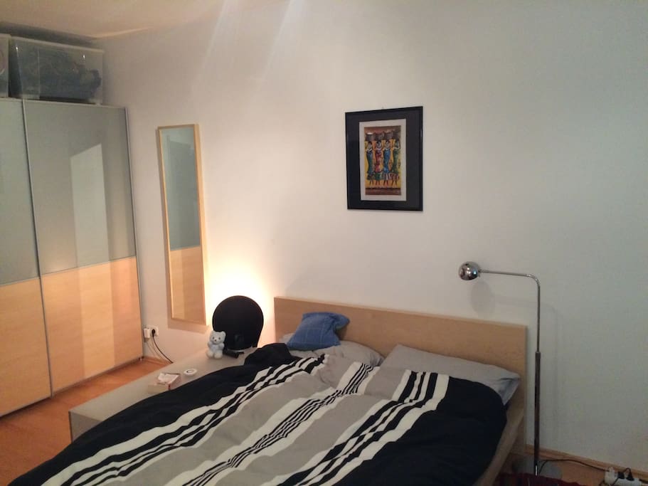 Schlafzimmer 1