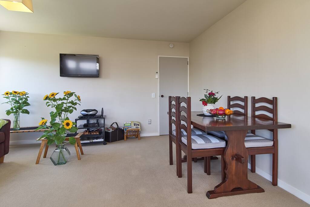 "Highly recommend. Sue's place is clean, quiet, and spacious." *****review from guest Jackie.