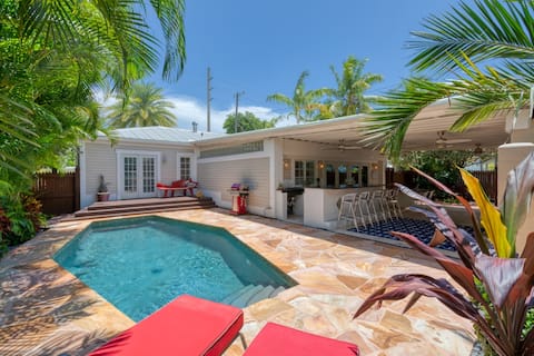 **CAPTAIN'S CHOICE** ISLAND RETREAT IN OLD TOWN!