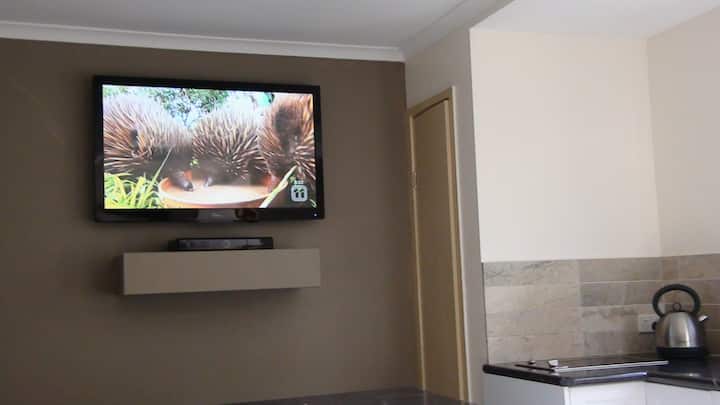 Pet Friendly Waterfront 1 X Bedroom Villa - Gold Coast