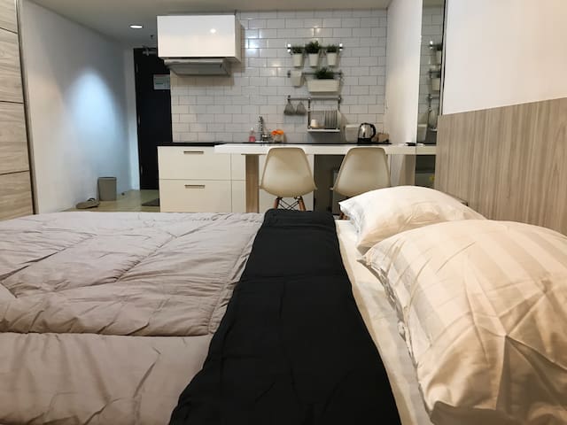 806 La Grande Studio