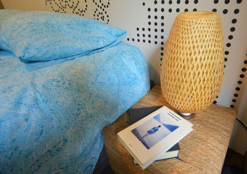 Particolare camera da letto.. Come essere a casa.