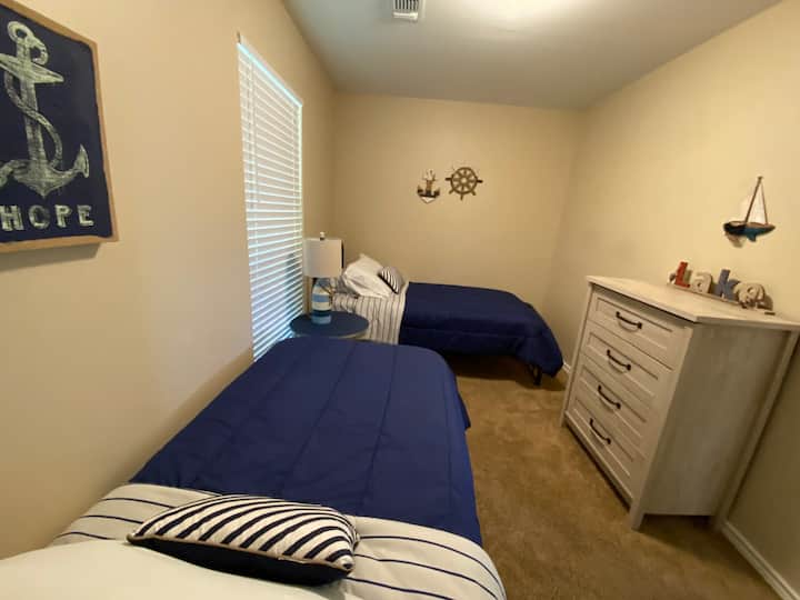 2 ერთადგილიანი საწოლი მე-3 სასტუმრო ოთახში