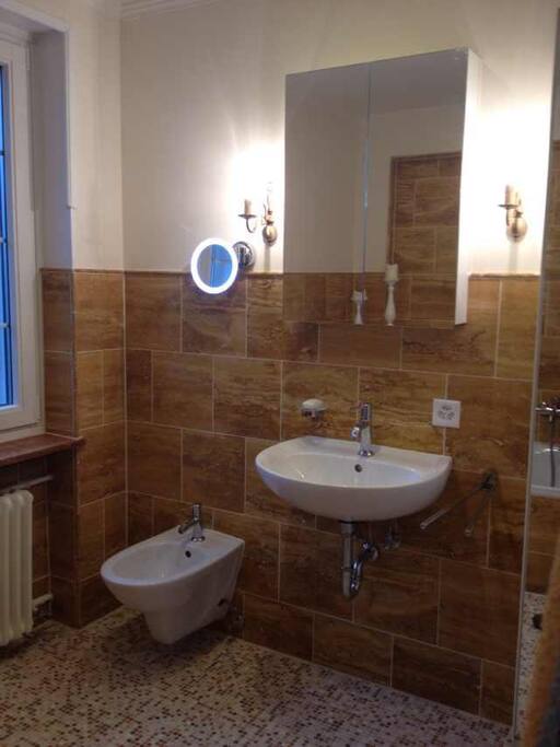 Bathroom, first floor
