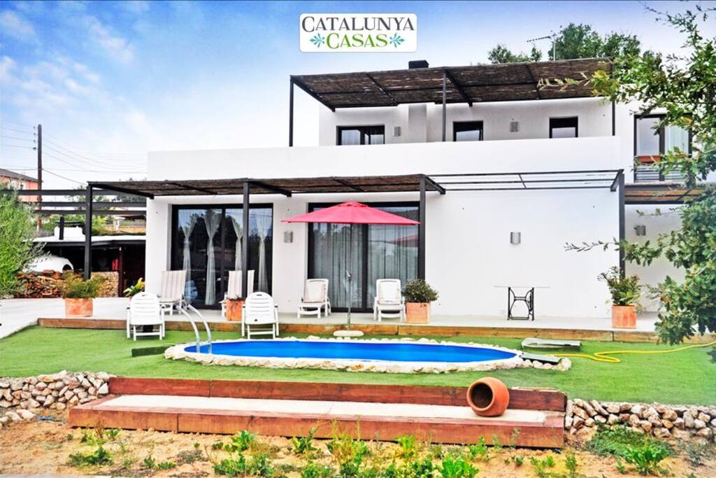 Facade and private pool.
