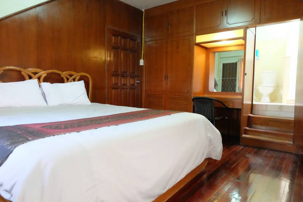 King size bedroom