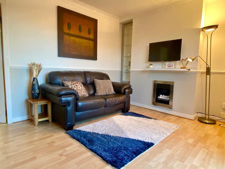 Cosy 2 Bedroom Home W/free Parking Near City - Edinburgh Airport (EDI)