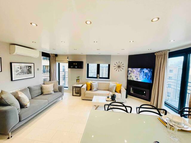 Classic 2 bedroom apartment in Cromwell Road. gallery image 3