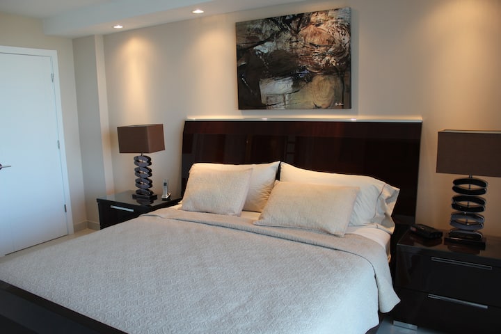 غرفة النوم الرئيسية - أثاث إيطالي معاصر