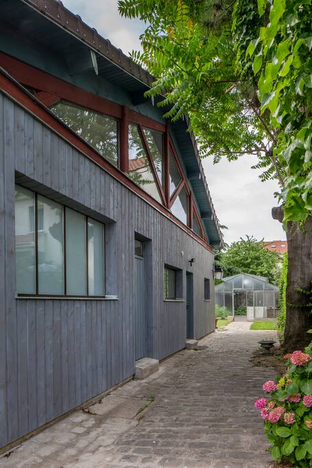 Entrance to the barn. View on the greenhouse.