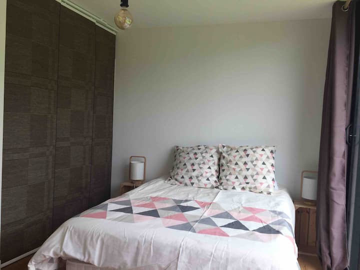 Habitación con vestidor.