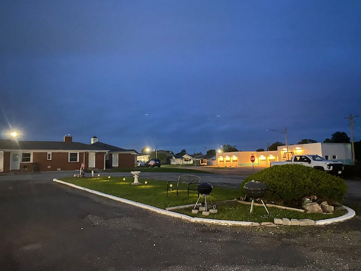 THE ROYAL ROOM at THE INN Boutique hotels for Rent in Ste. Genevieve