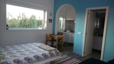 Top Airbnb: Charming cottage by the beach em Sesimbra (Castelo)