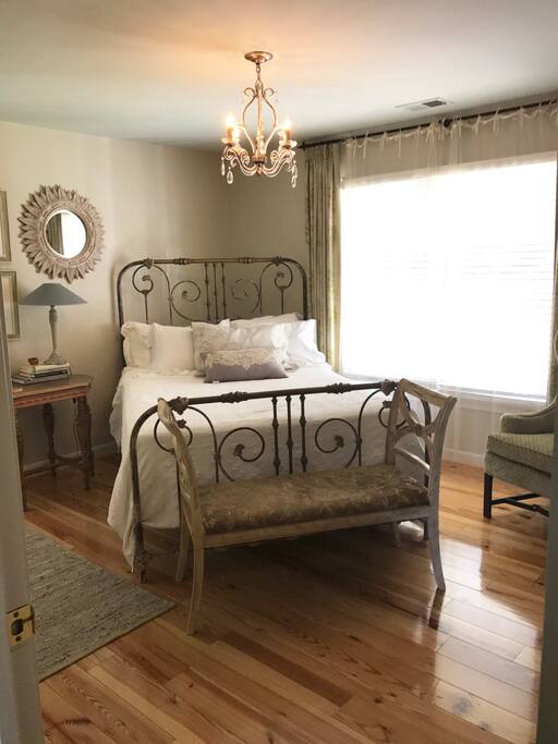 Light filled room w/ wood blinds, hardwoods closet, and dresser if needed.