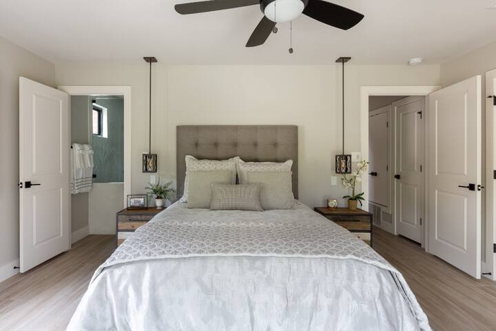 Waterfront Oasis on Lake Travis gallery image 5