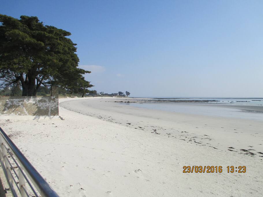 Grande plage de Lodonnec à
1 km 5