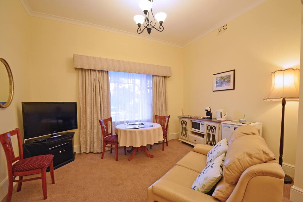 Lounging & dining in suite