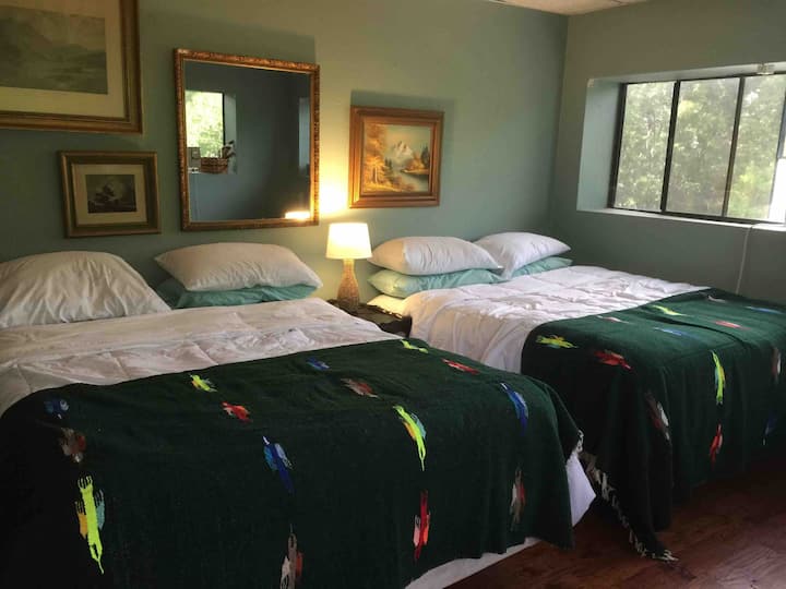 1re chambre : 2 lits Queen Size