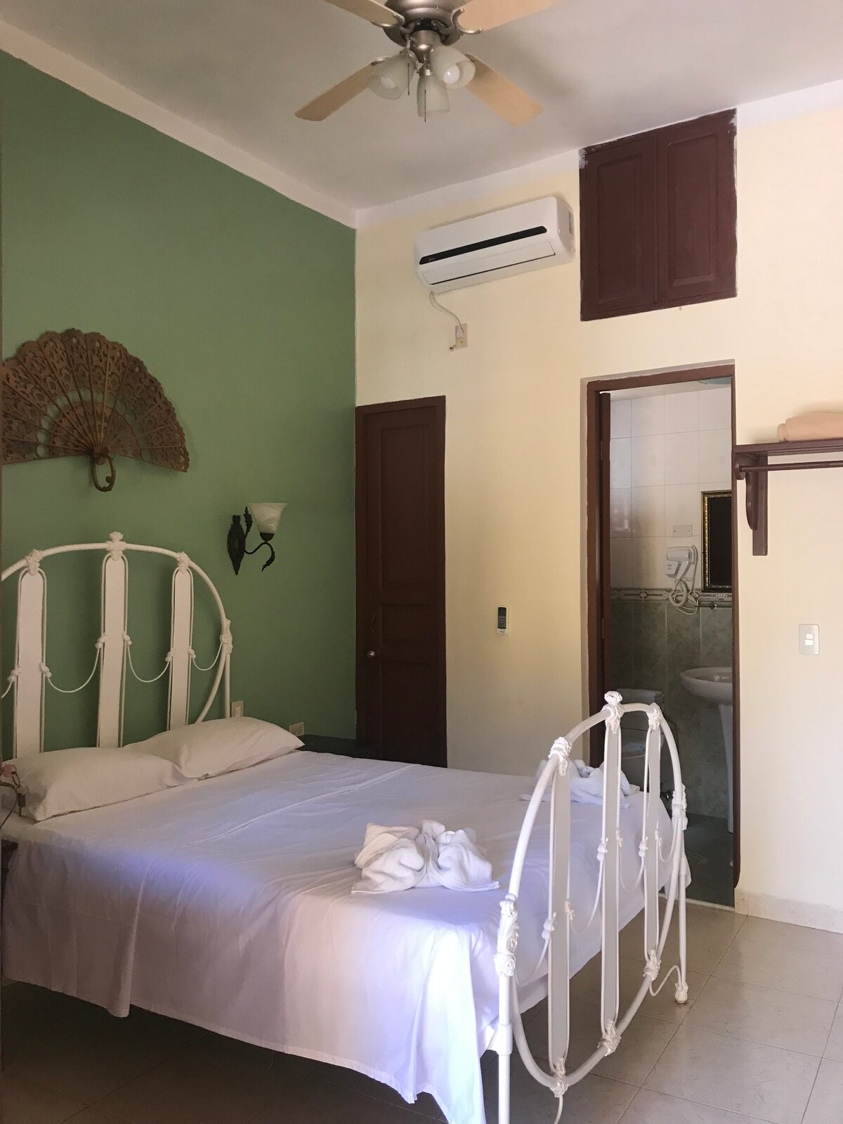 Habitación doble con servicio de cambio de toallas diario y de sabanas cada 2 dias