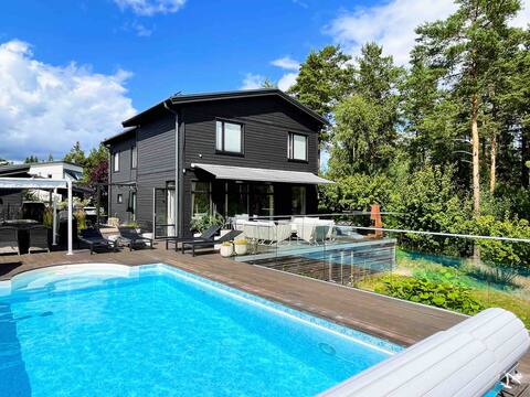 Modern Large Villa - private Pool and Hot Tub.
