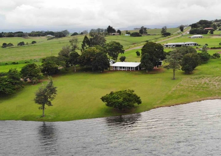 Tinaroo Lakefront Homestead